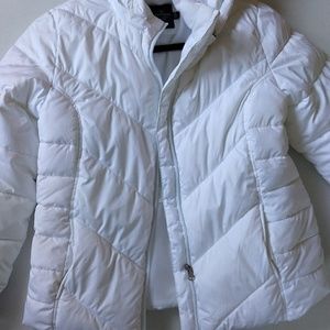 White puffer coat with hood (size medium)like new!